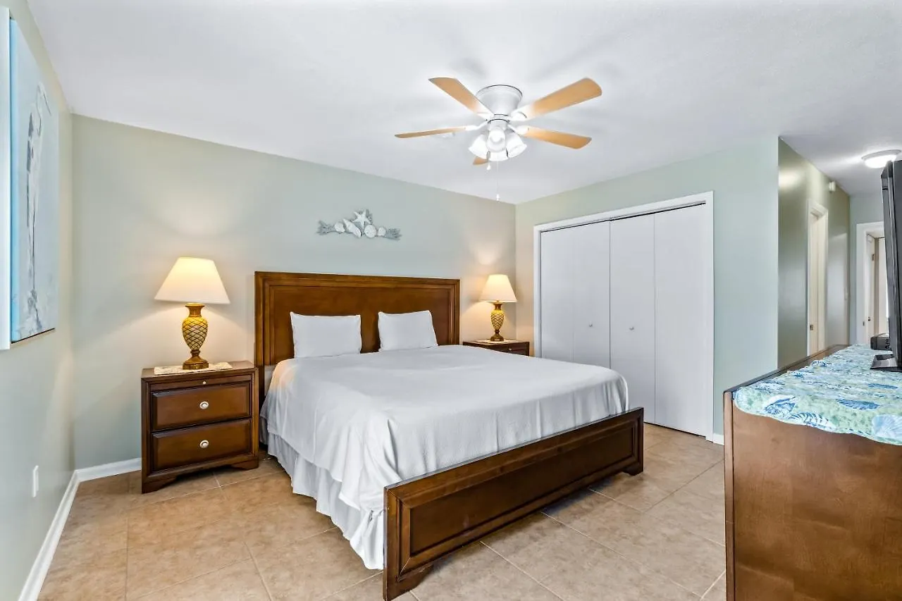 Отель Edgewater West