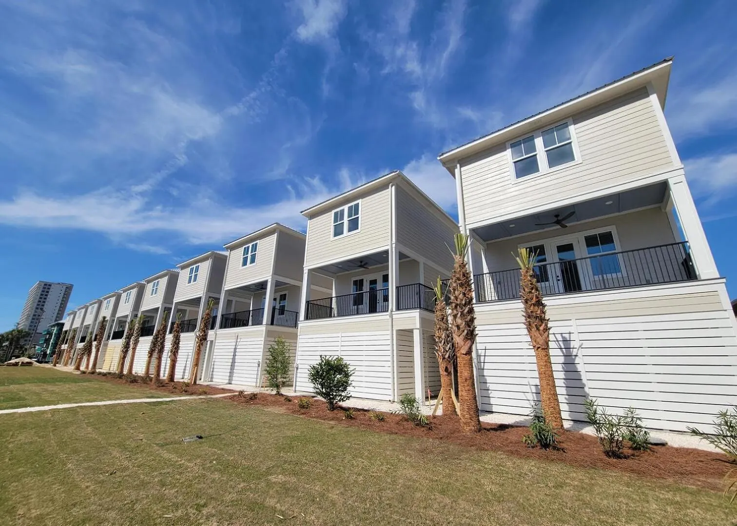 Newly Built, Luxury W/ Pool & Access