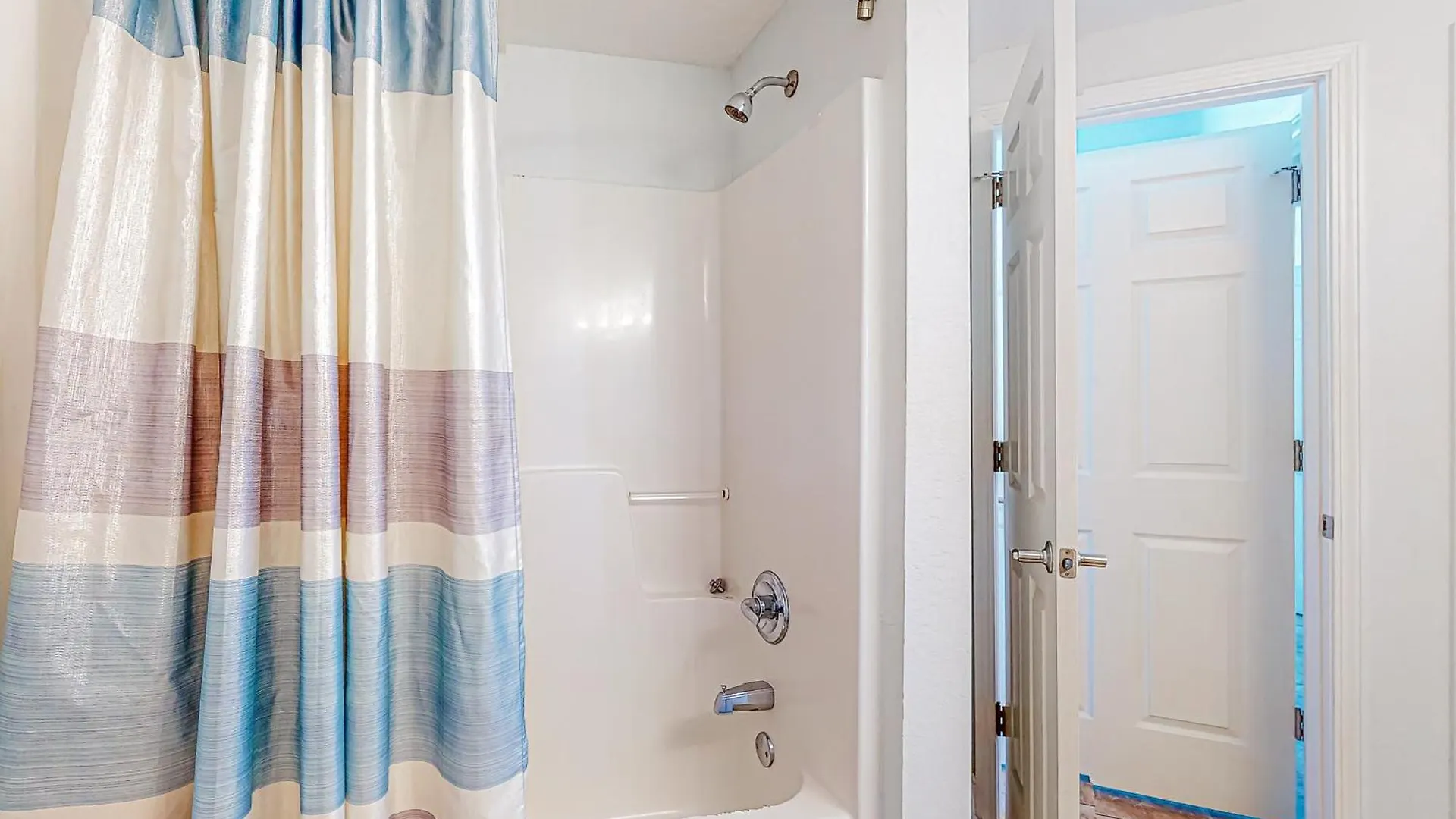 Apartament Crystal Shores West 608 *