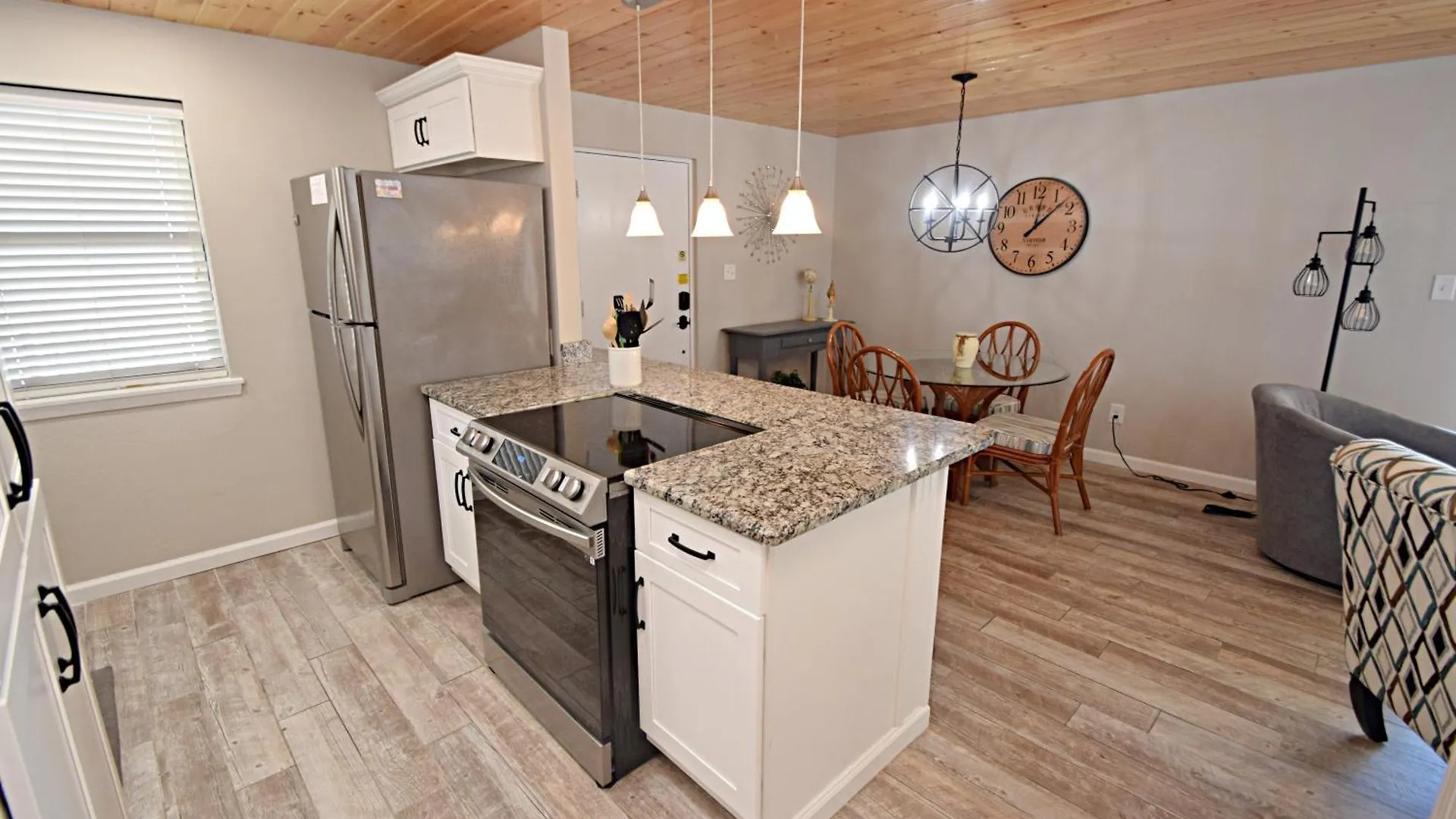 Gulf House 203 *