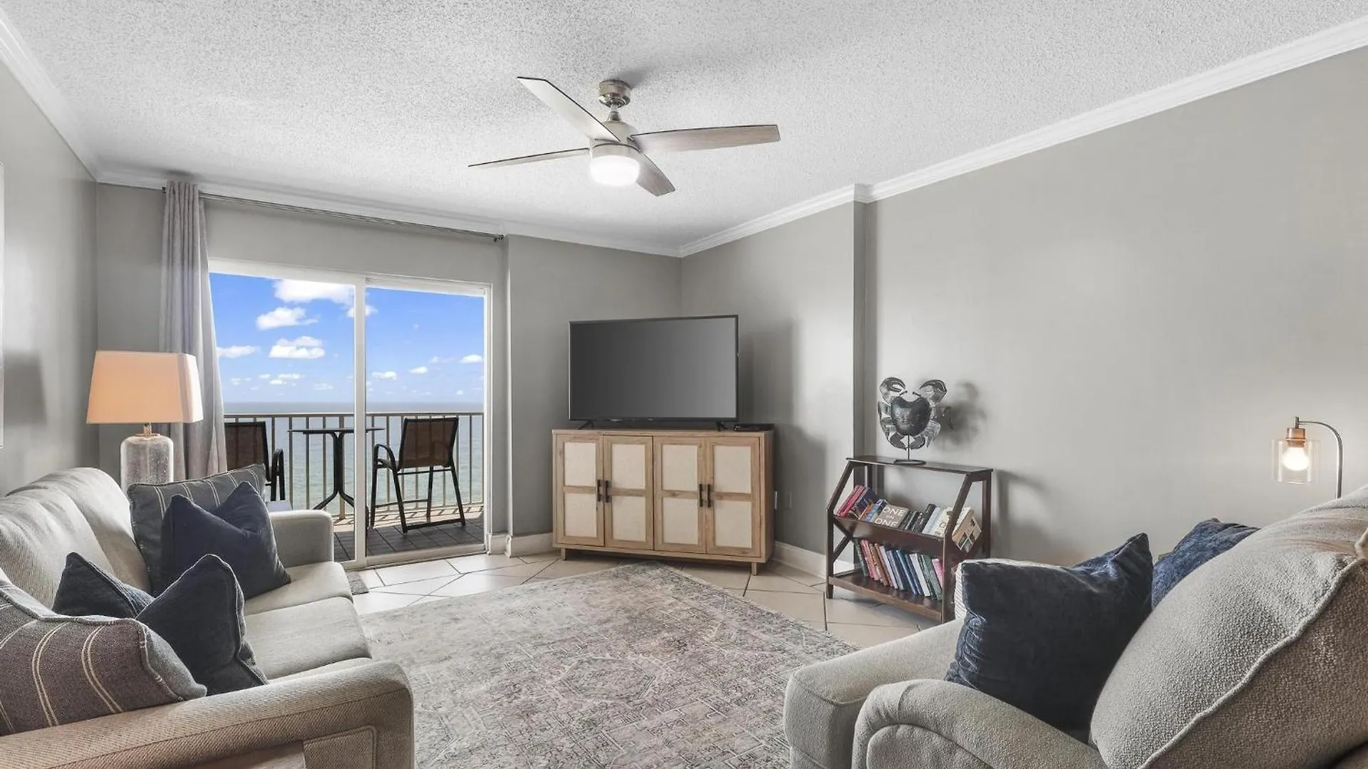 Ocean House Unit 1903 דירה