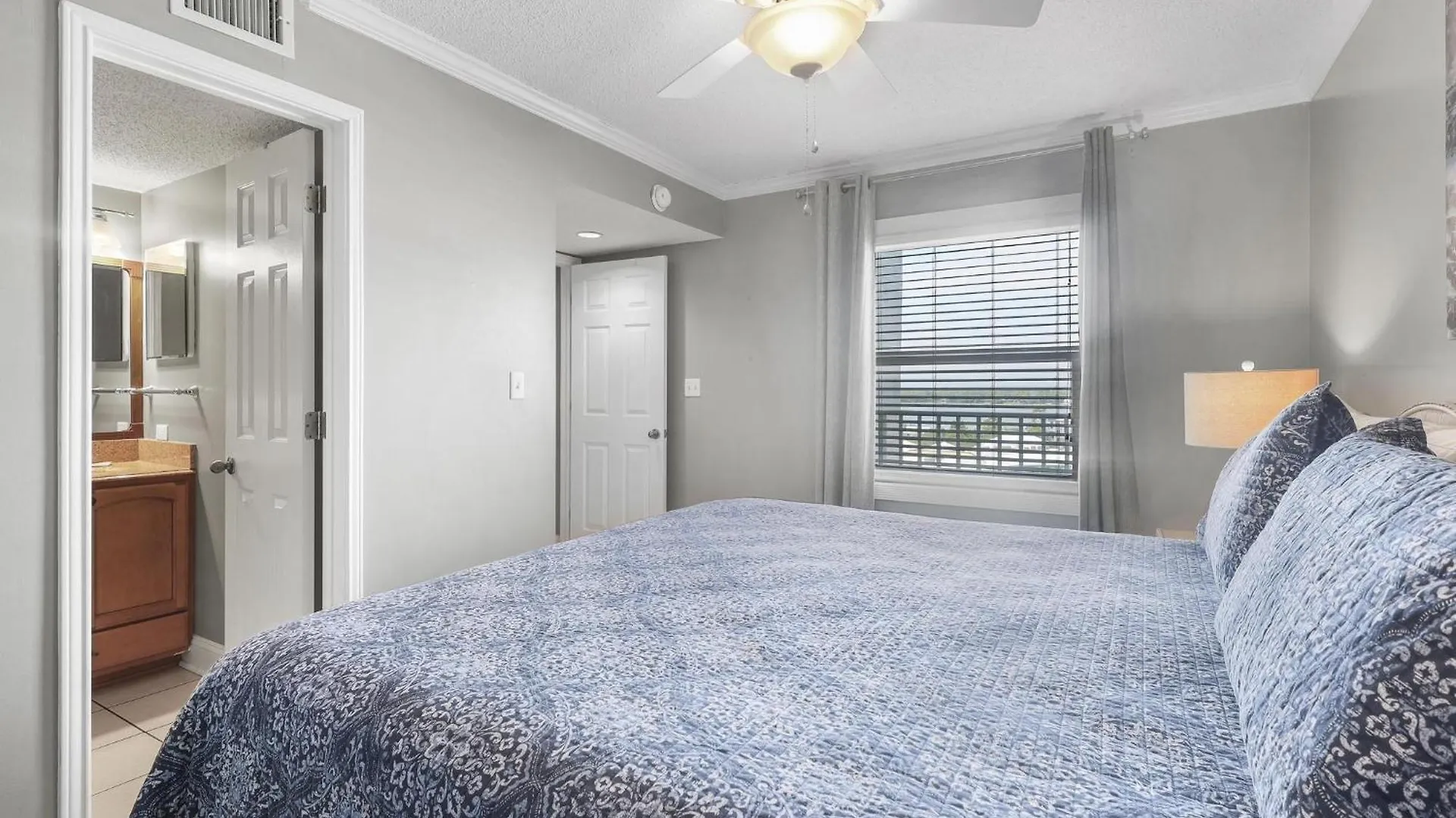 Ocean House Unit 1903 דירה