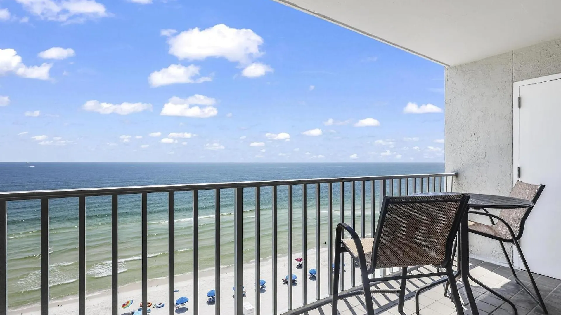Ocean House Unit 1903 דירה