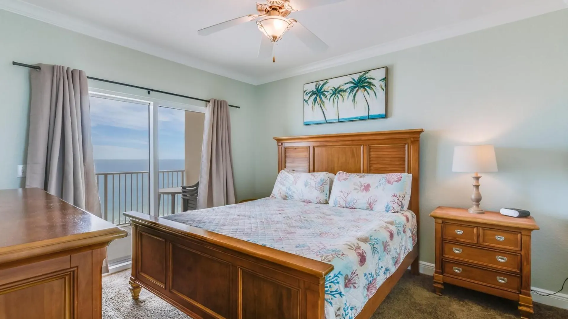 Crystal Shores West 202 Aparthotel 4*