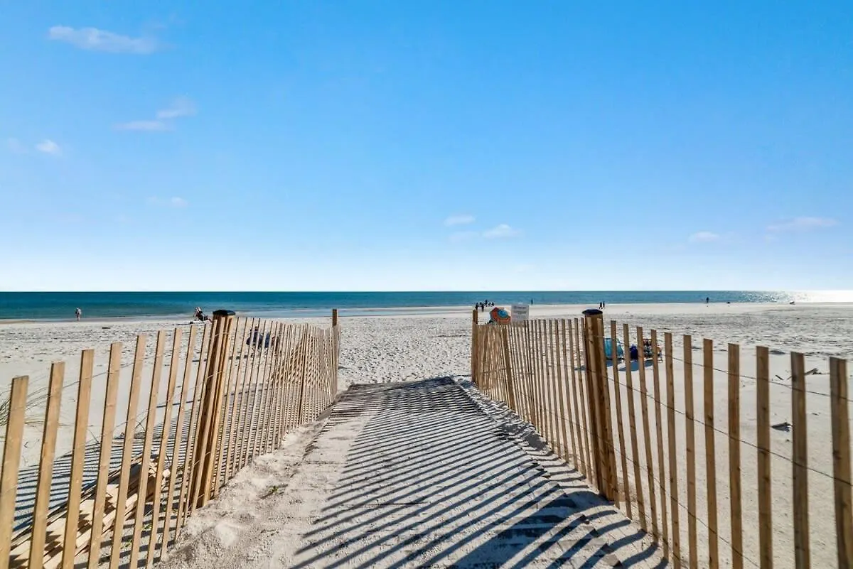 The Front 601- Affordable Beachfront Σπίτι διακοπών *