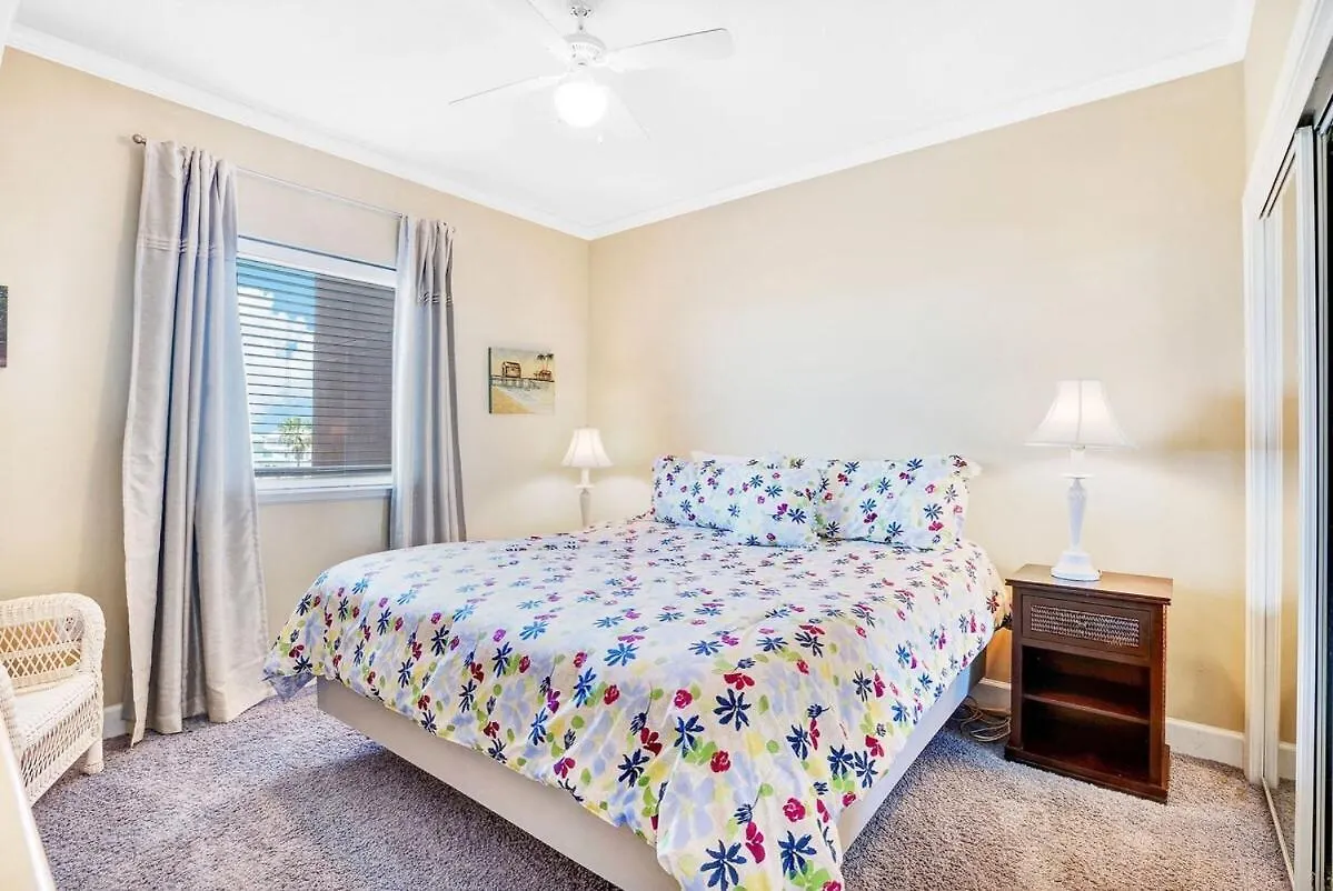 Sanibel 306- Easy Access & Gulf Views *