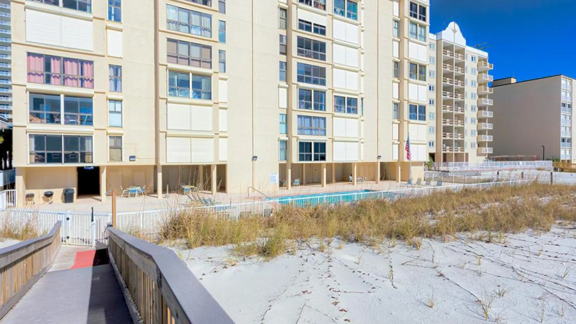 Отель Edgewater West 4*