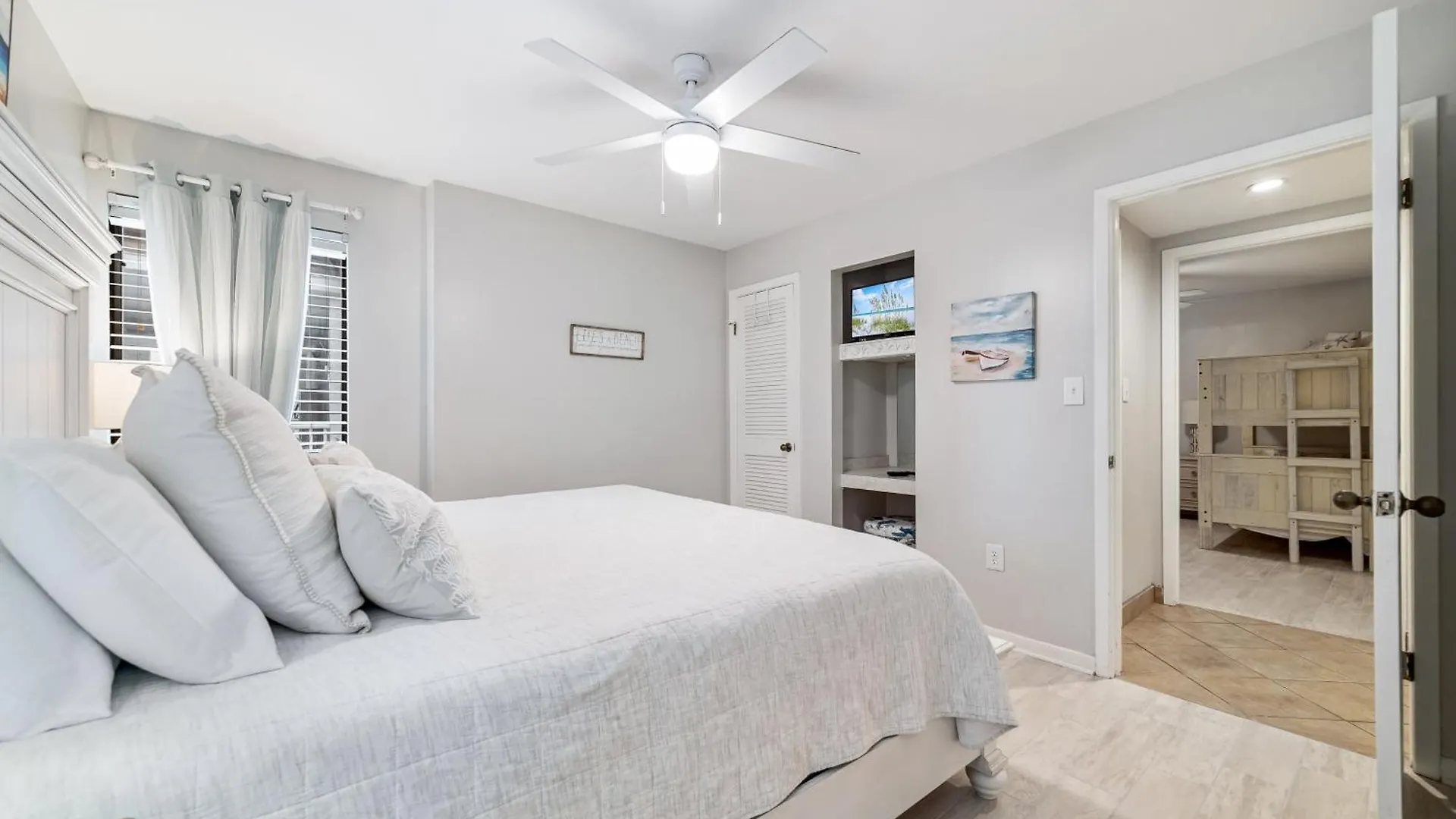 Penthouse October Oasis- Beachfront, Prime Location 3br 2ba Aparthotel *