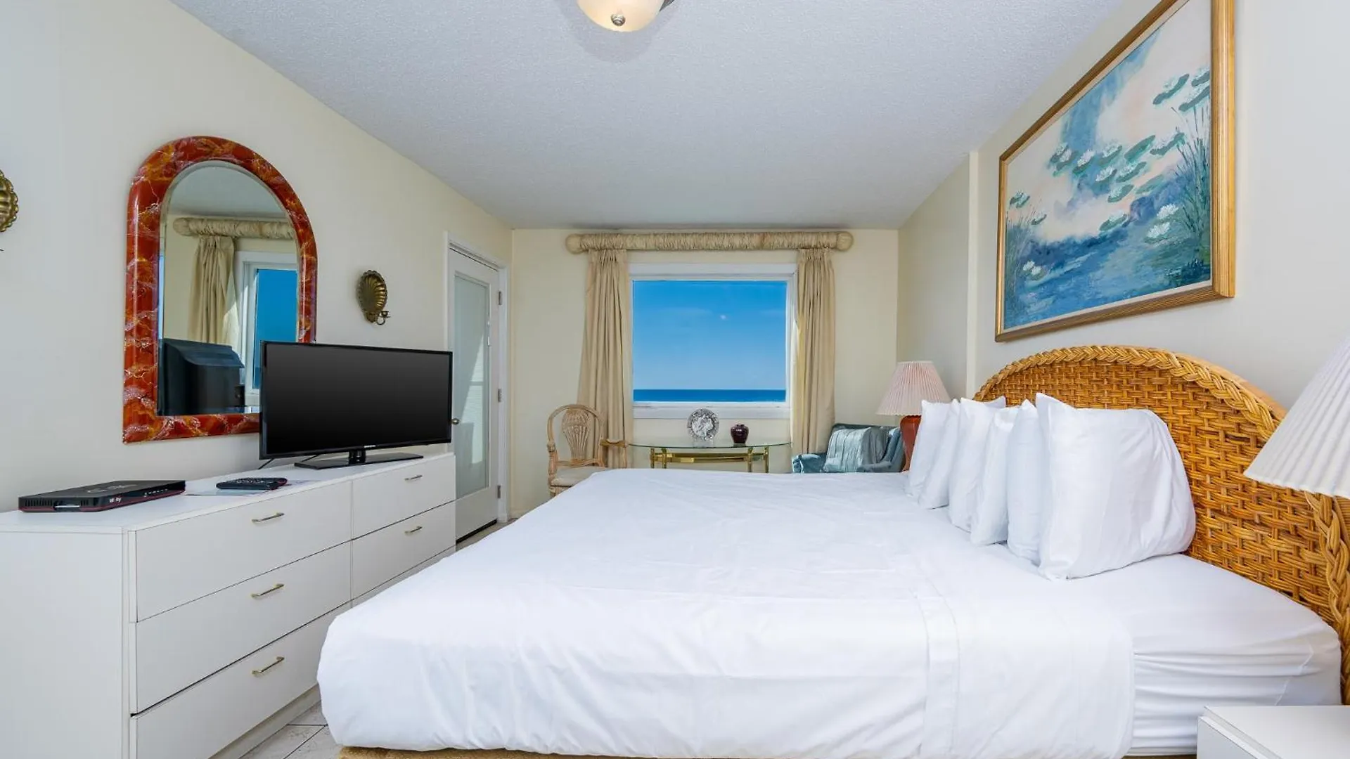 Driftwood Towers 6d Apartment