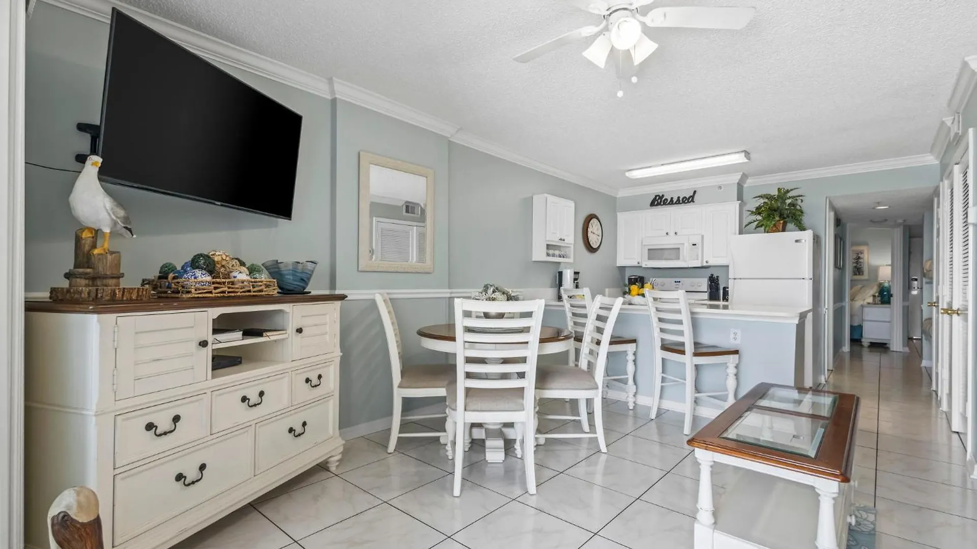 Royal Palms 704