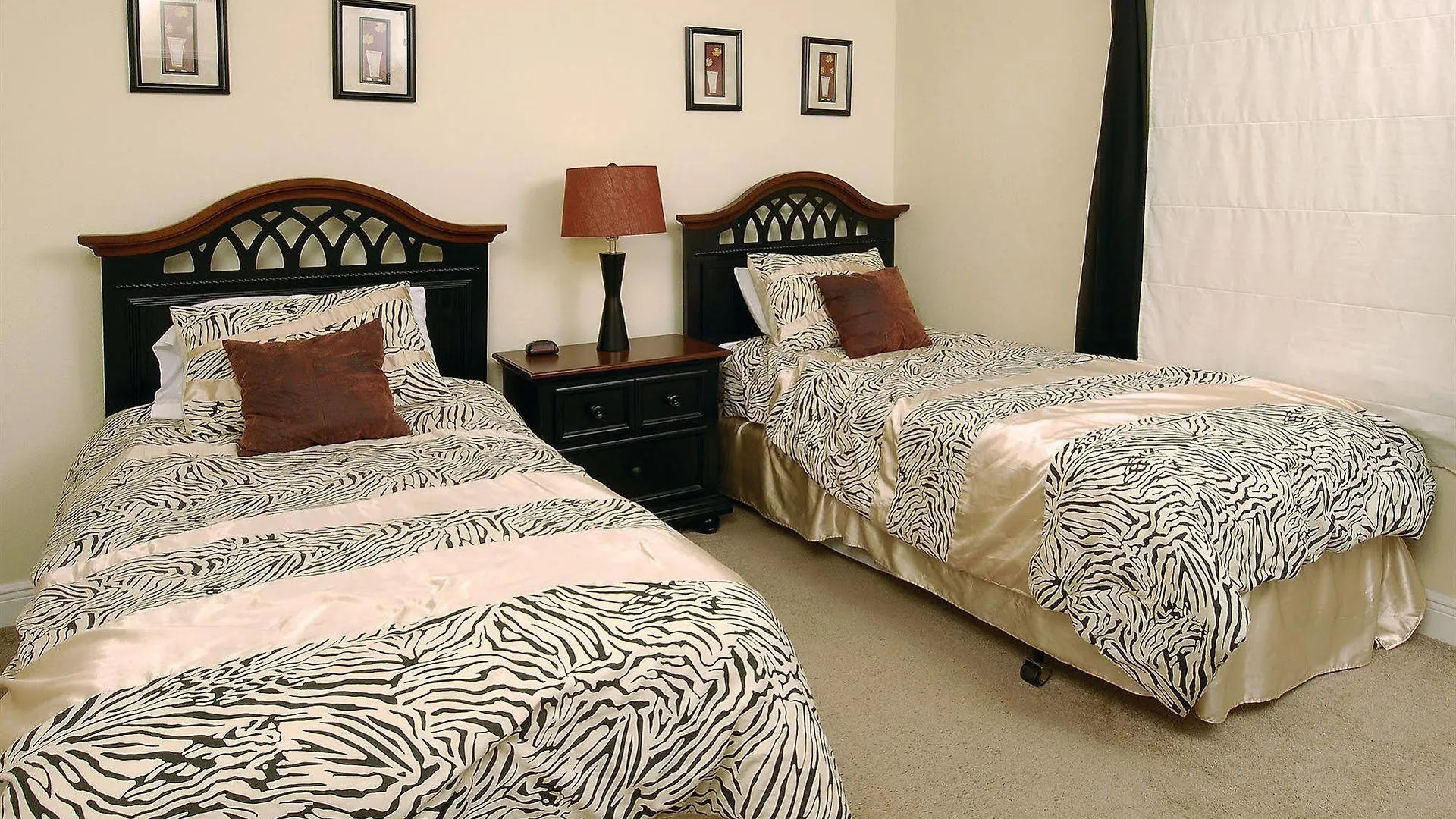Crystal Shores West 202 Aparthotel