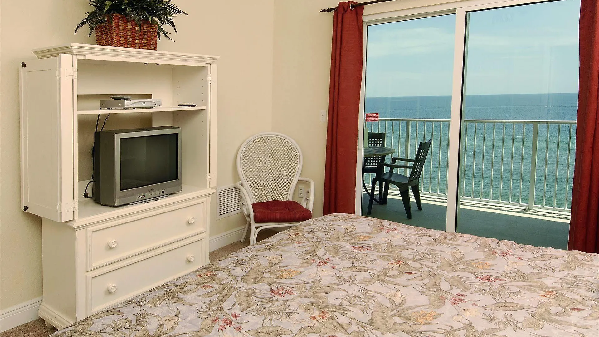 Crystal Shores West 202 Aparthotel