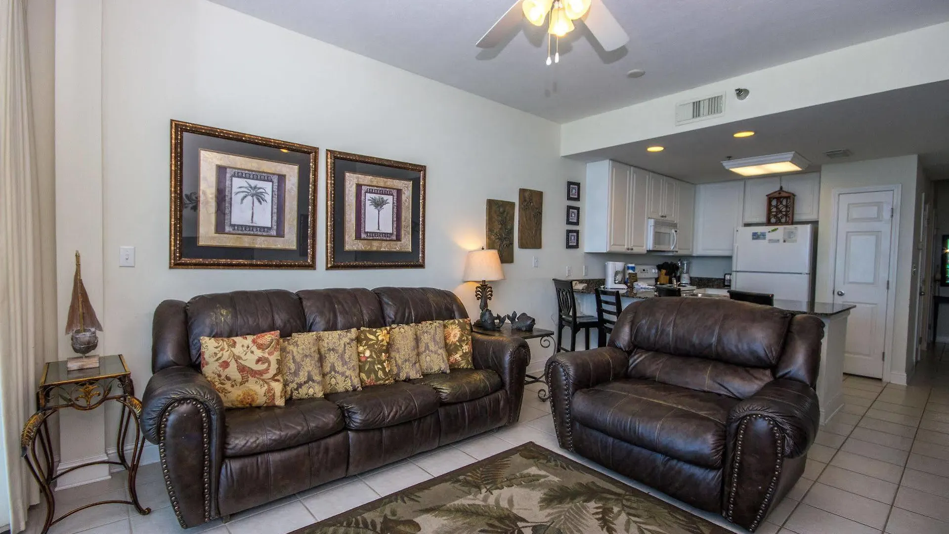 The Lighthouse By Young's Suncoast 3*
