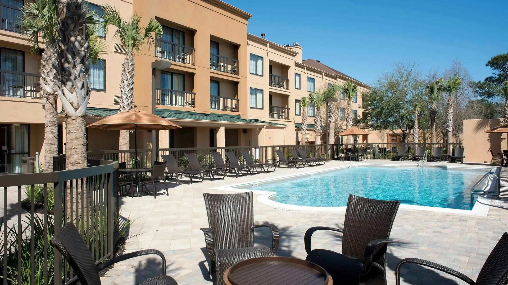 Hotel Courtyard Craft Farms