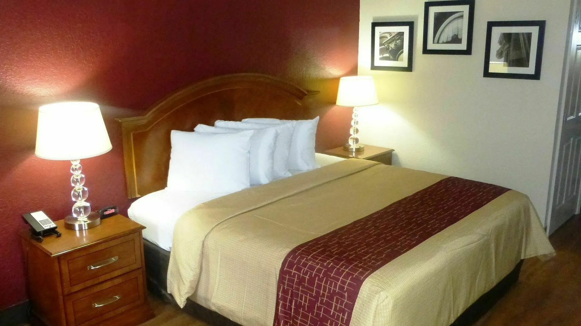 Red Roof Motel 2*